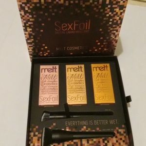 Melt cosmetic sexfoil digital liquid highlighters & brushes pr set